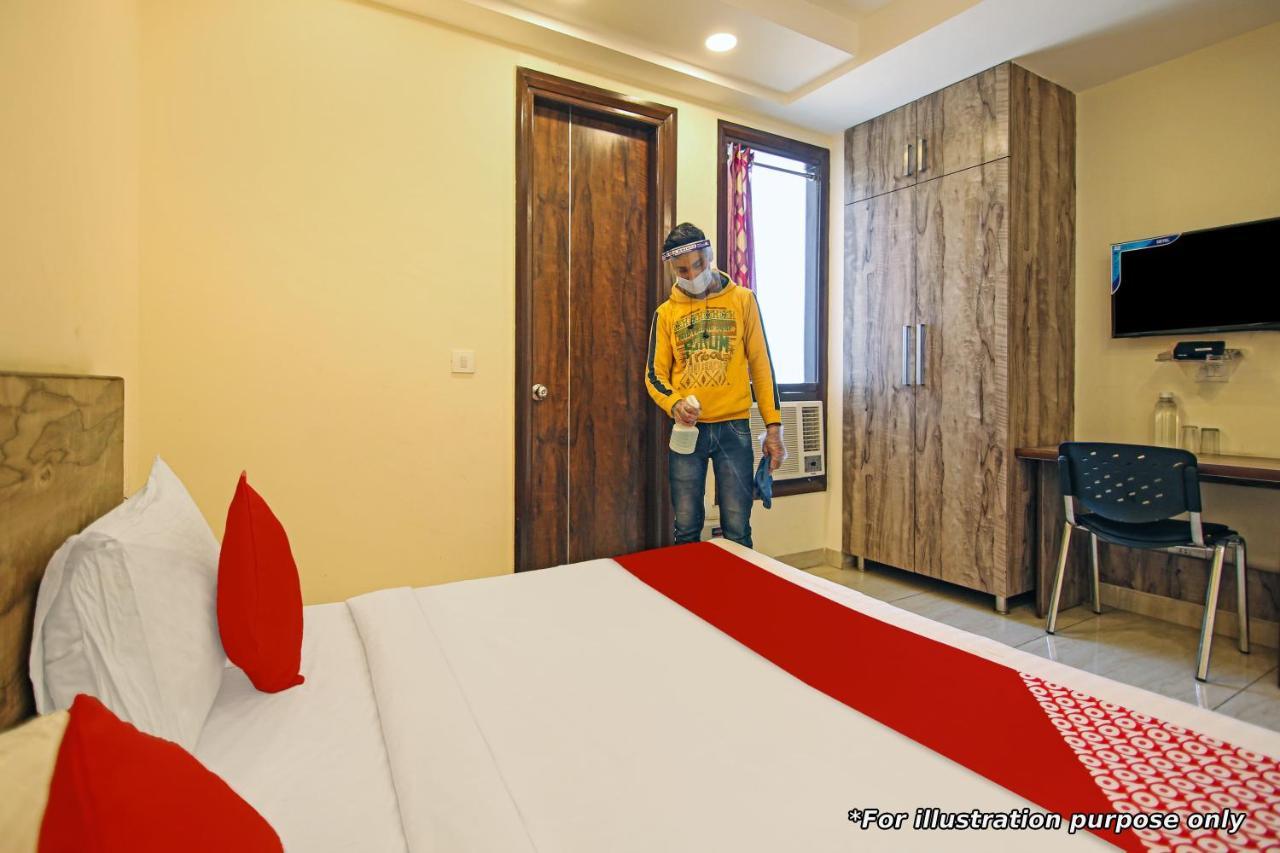 Super Hotel O Hotel Gold Star นิวเดลี ภายนอก รูปภาพ