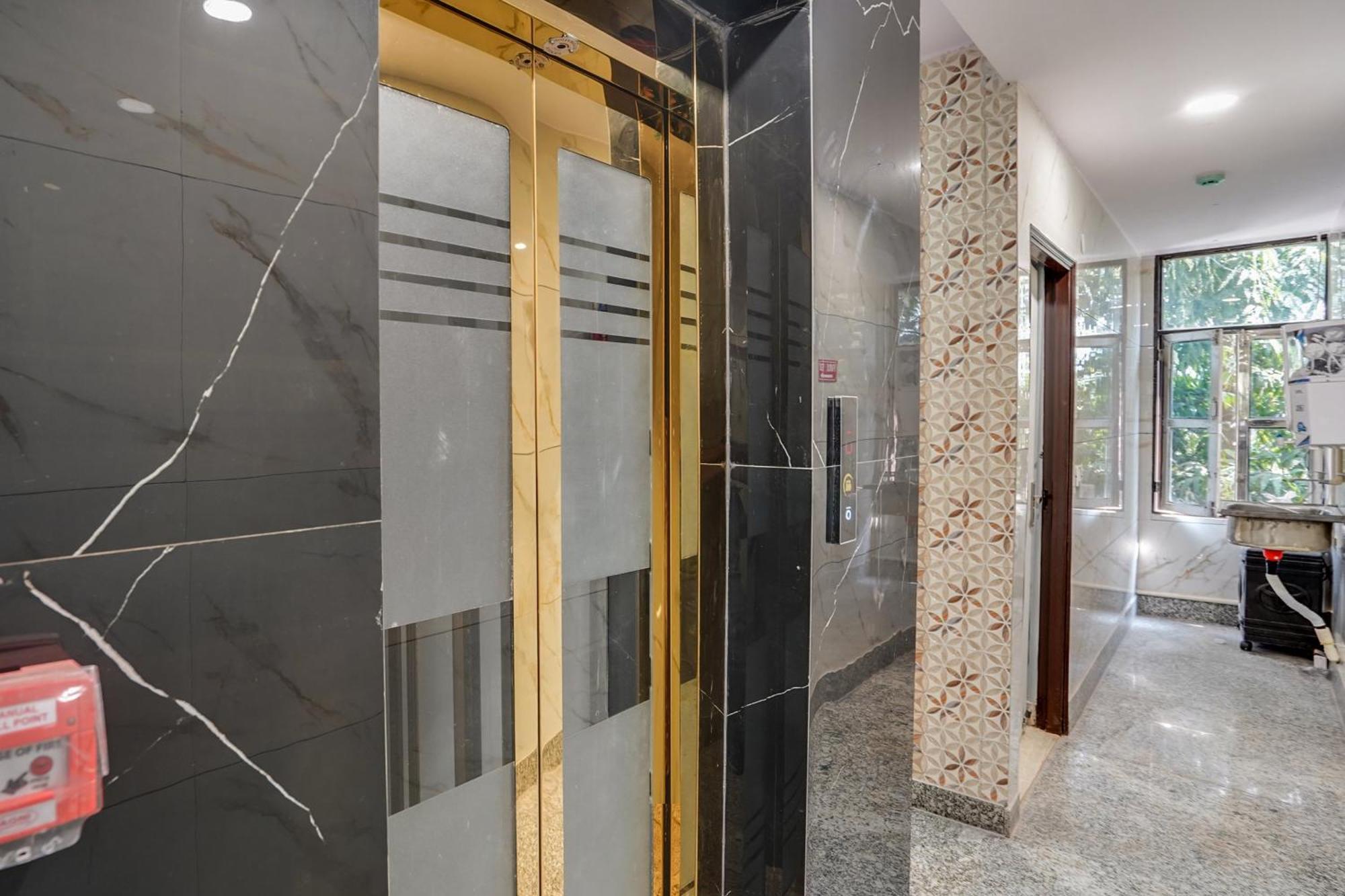 Super Hotel O Hotel Gold Star นิวเดลี ภายนอก รูปภาพ